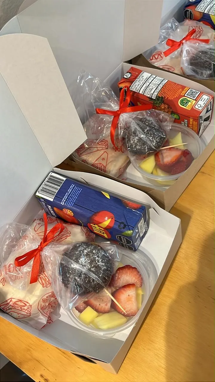 Sánduche aplastado con fruta